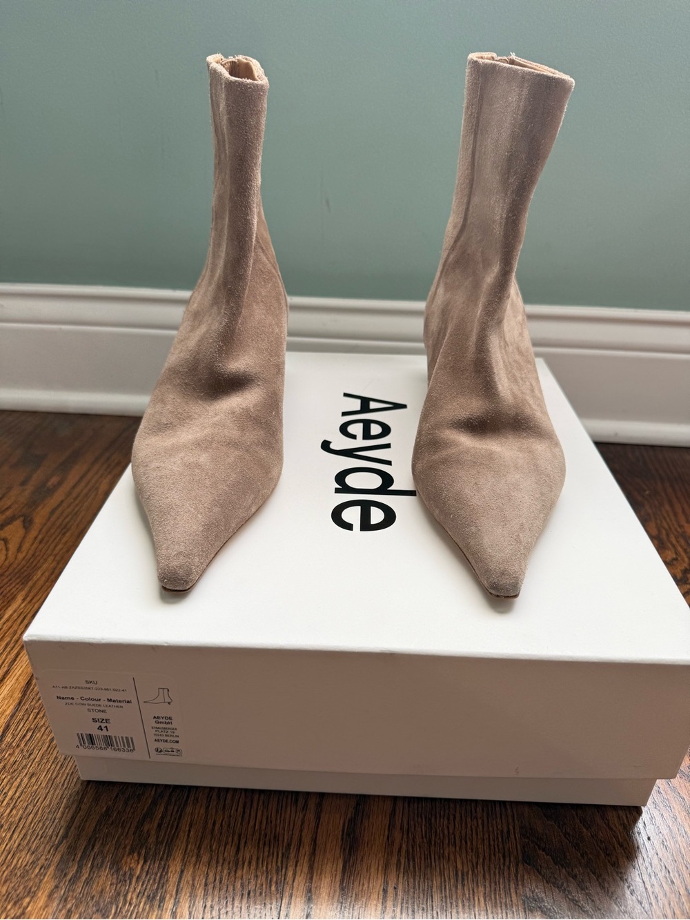 Aeyde Beige Zoe Suede Pointed Ankle Boots size 41. NIB